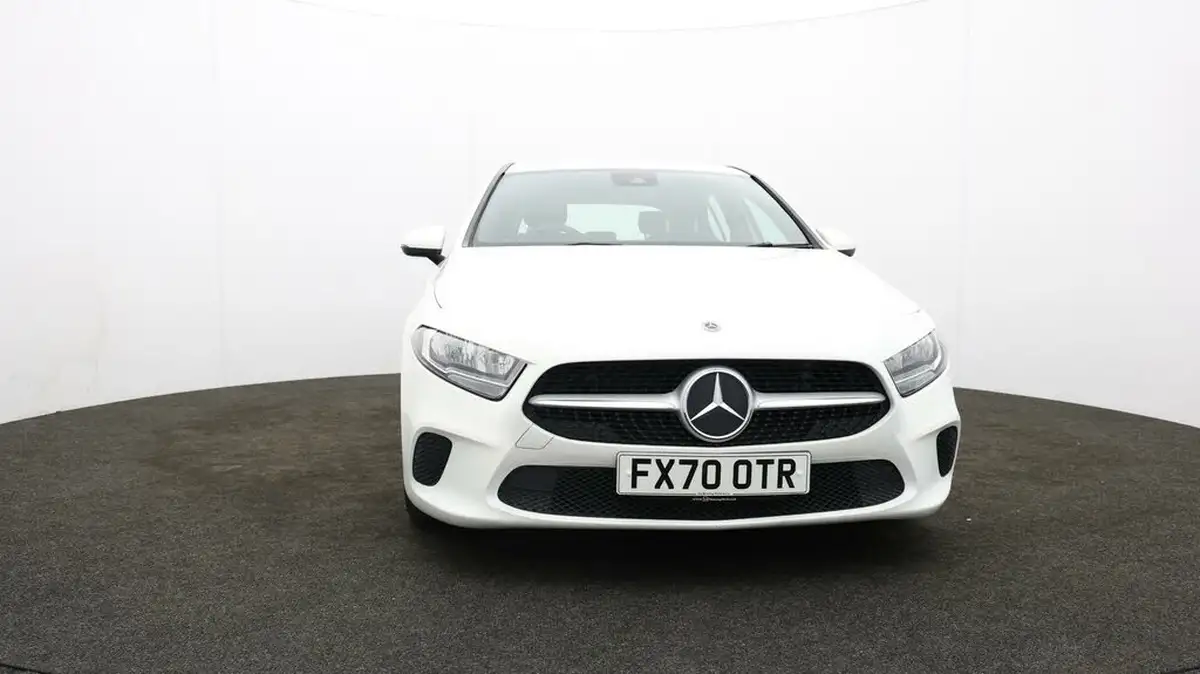 2020-mercedes-benz-a-class-15d-a180d-se-big-44