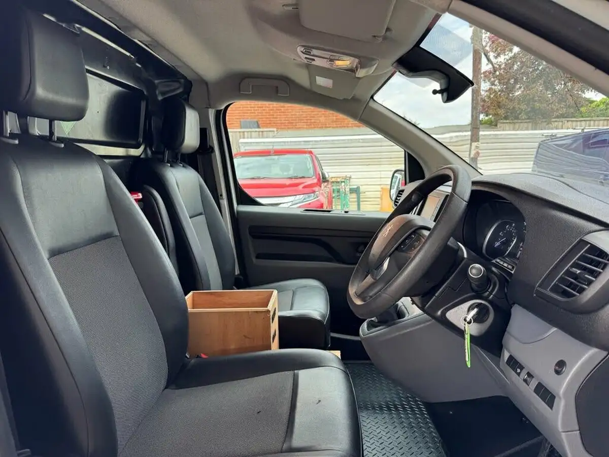 2018-peugeot-expert-20-bluehdi-professional-standard-1400-panel-big-13