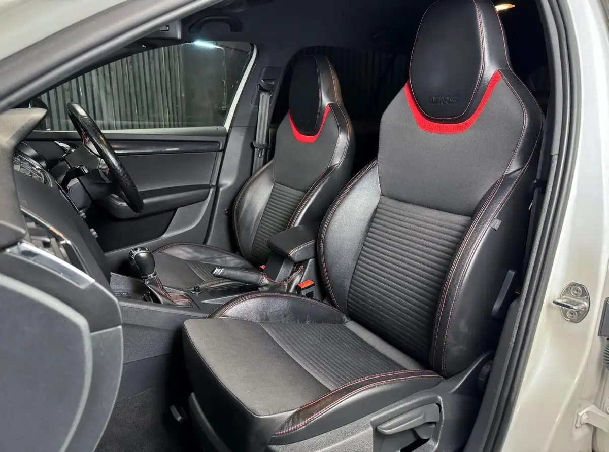 2014-skoda-octavia-20tdi-vrs-estate-dsg-big-13