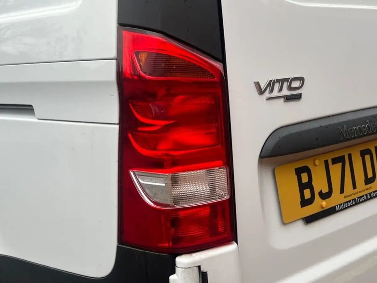 2021-mercedes-benz-vito-20cdi-114-progressive-l2-134bhpeu6dt-panel-1749cc-9g-tronic-big-19