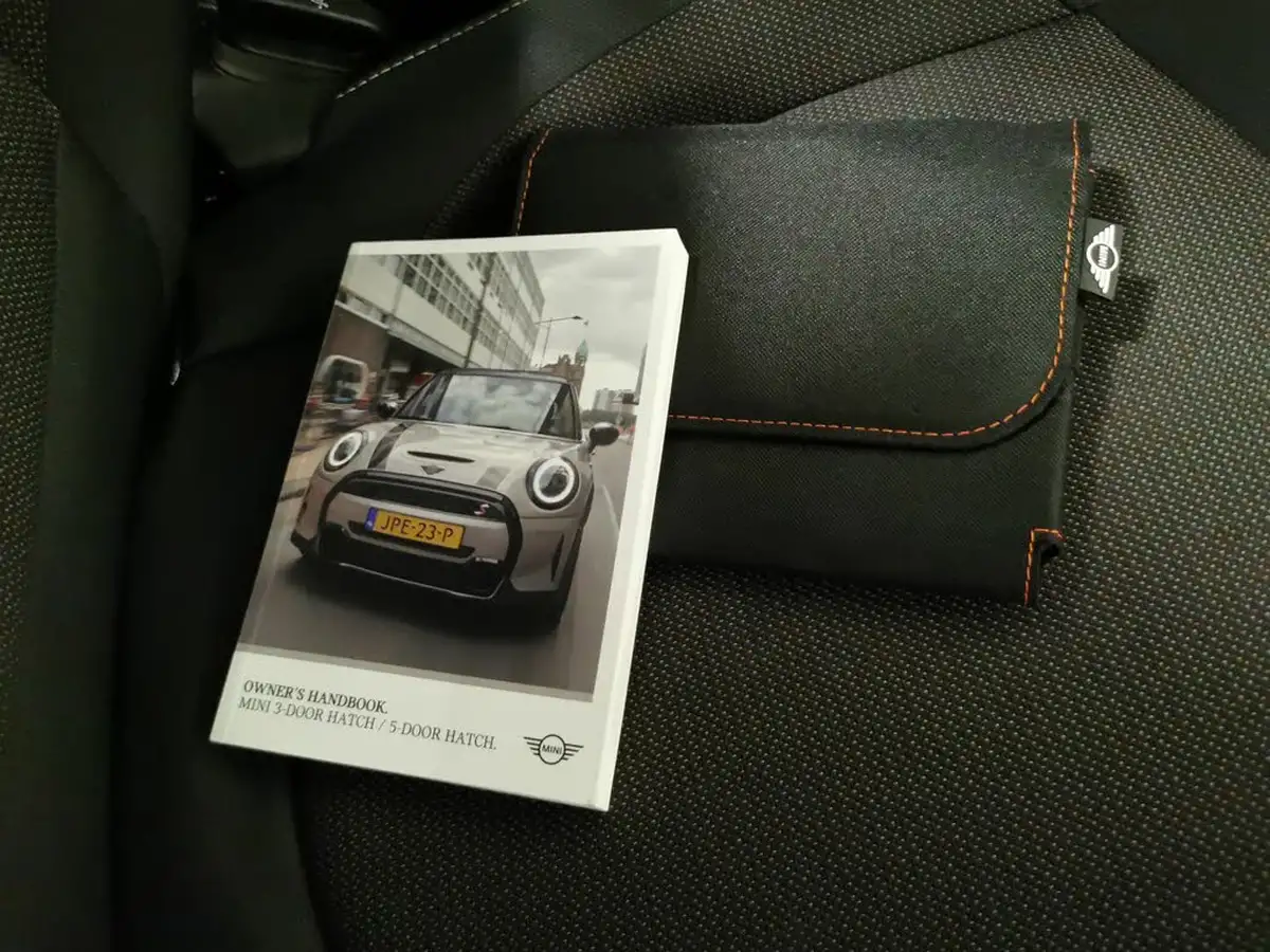 2021-mini-cooper-15-one-classic-5d-auto-big-29