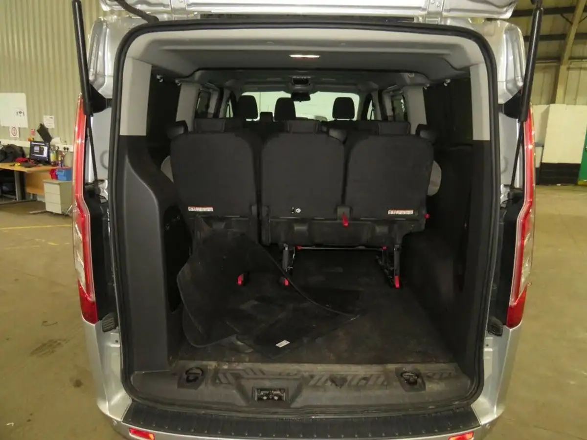 2018-ford-tourneo-custom-20tdci-310-l2-titanium-130ps-big-9