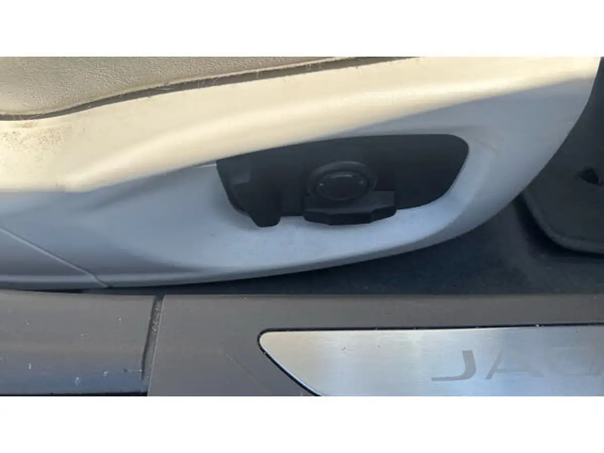 2017-jaguar-xf-20td-portfolio-180ps-saloon-4d-1999cc-auto-big-20