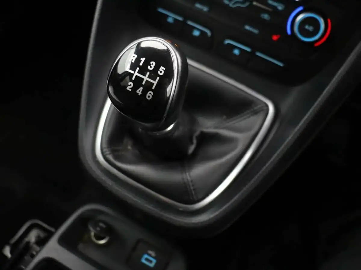 2022-ford-grand-tourneo-connect-15-titanium-120ps-ecoblue-1499cc-big-17
