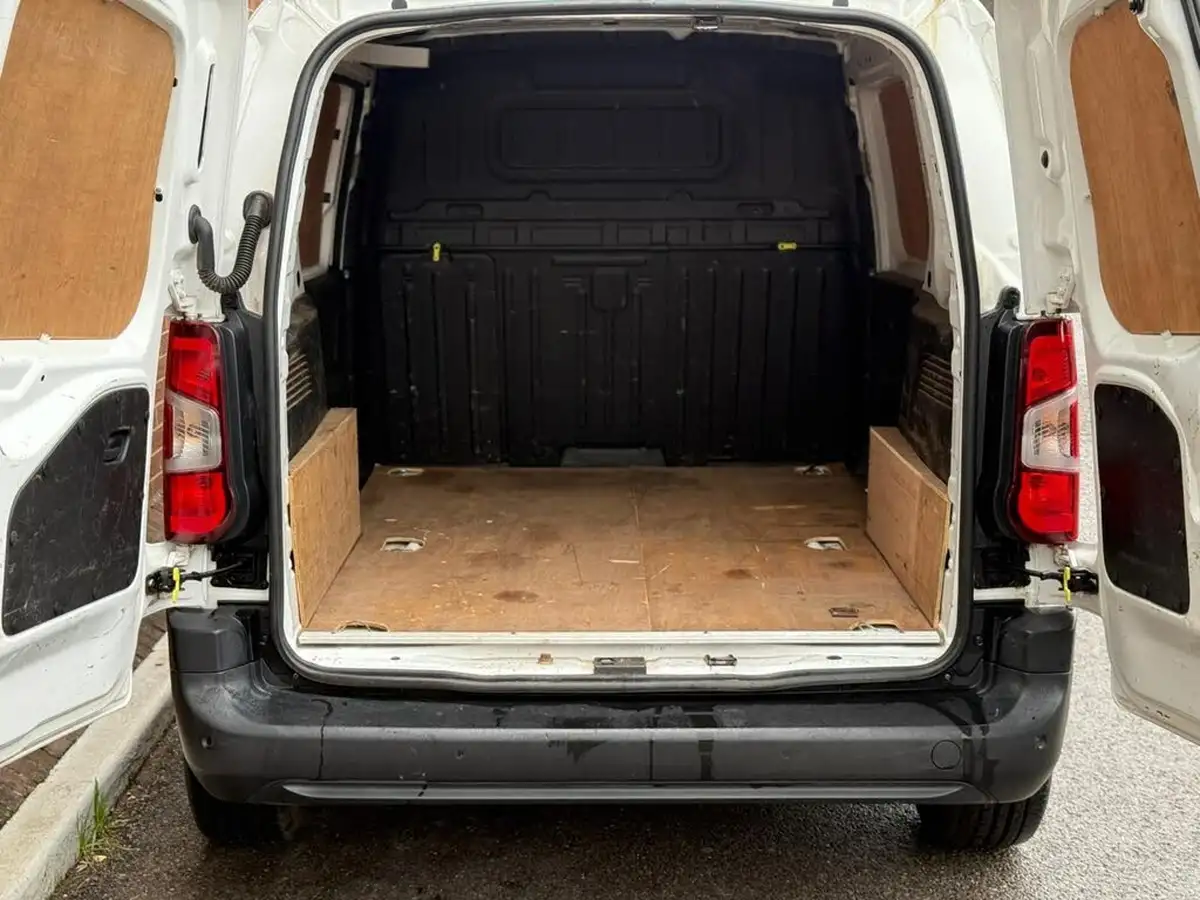 2020-peugeot-partner-15-bluehdi-1000-professional-100ps-eu6dt-panel-big-9