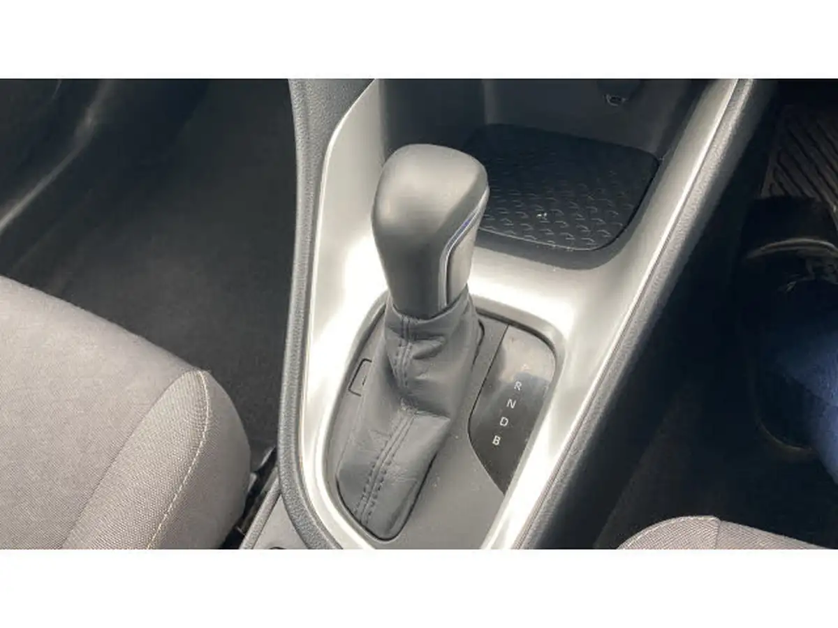 2022-toyota-yaris-15-vvt-i-design-big-12