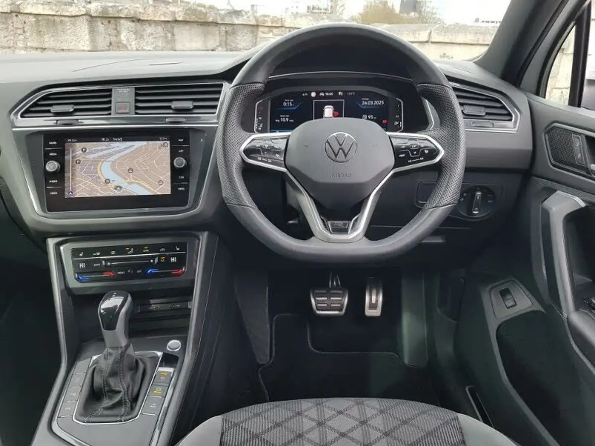 2022-volkswagen-tiguan-15-tsi-r-line-big-6
