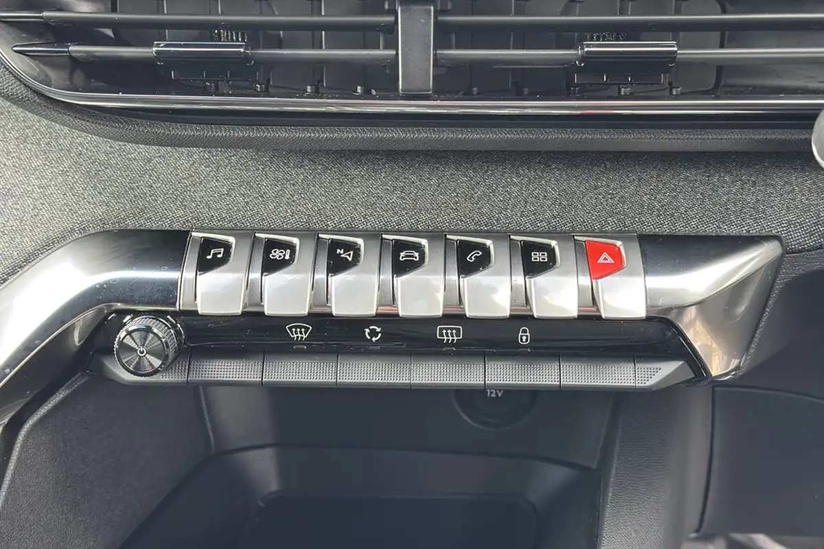 2023-peugeot-3008-suv-12-puretech-allure-premium-eat8-big-43