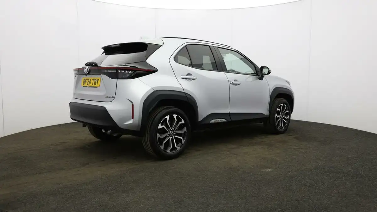 2024-toyota-yaris-cross-15-vvt-i-design-big-49