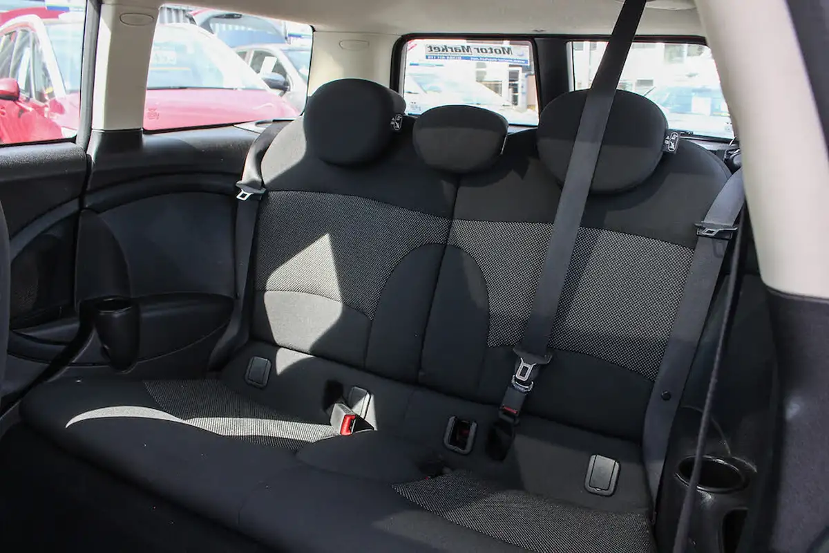 2012-mini-clubman-16-cooper-big-20