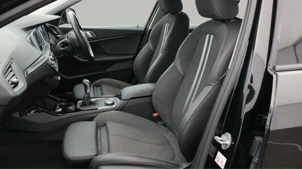 2021-bmw-1-series-15-118i-sport-lcp-big-14