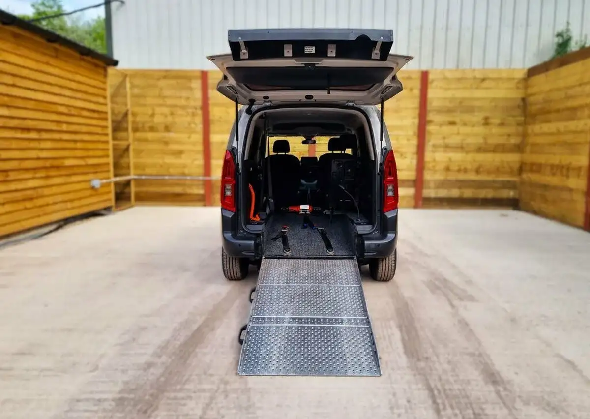 2020-citroen-berlingo-15bluehdi-feel-m-size-100ps-big-2