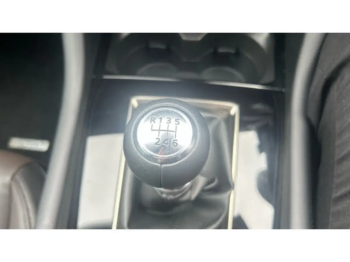 2025-mazda-mazda3-20-e-skyactiv-x-takumi-big-20