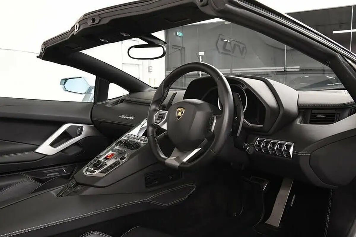 2015-lamborghini-aventador-65-lp-700-4-roadster-big-3