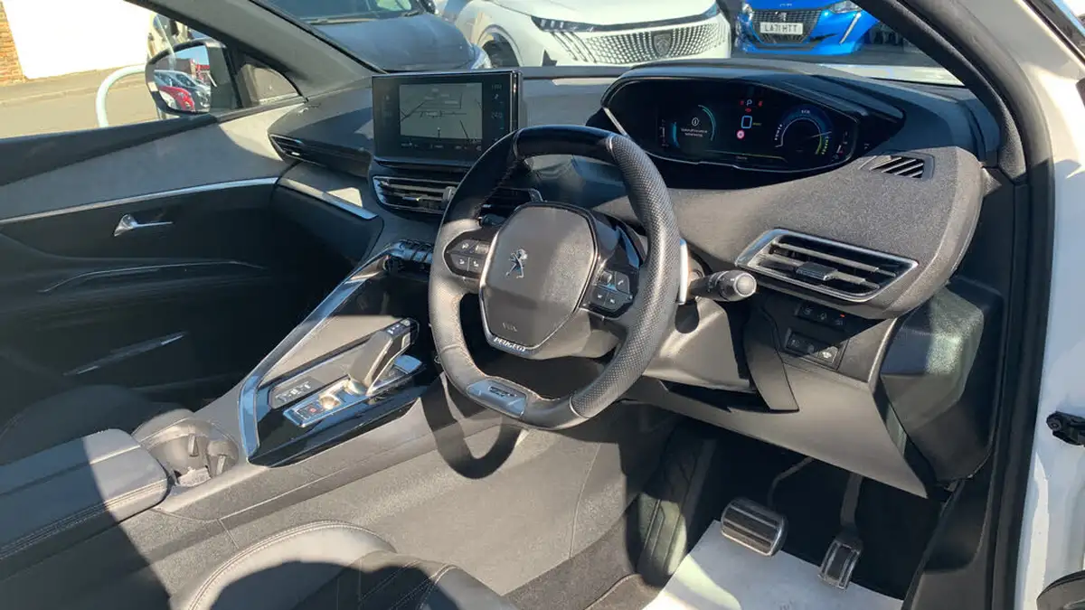 2022-peugeot-3008-suv-16-puretech-gt-premium-225bhp-hybrid-e-eat8-big-10