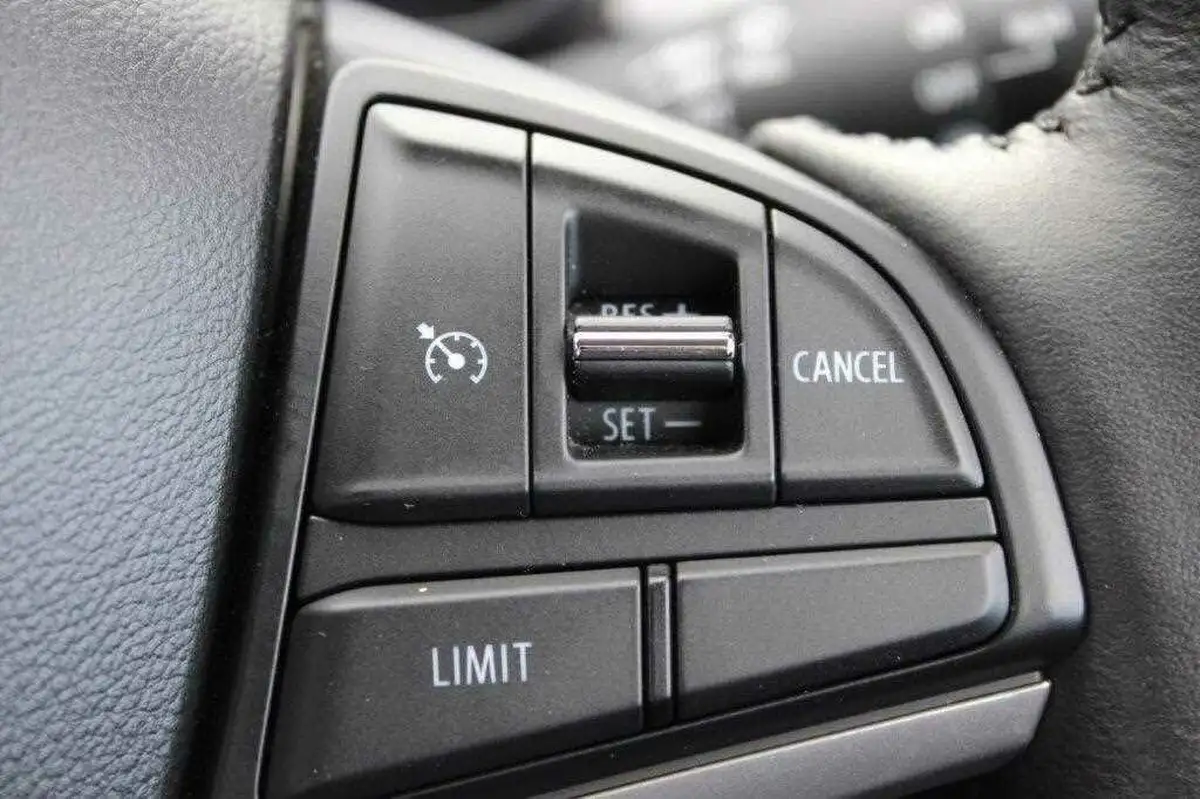 2021-suzuki-ignis-12-dualjet-sz5-big-25
