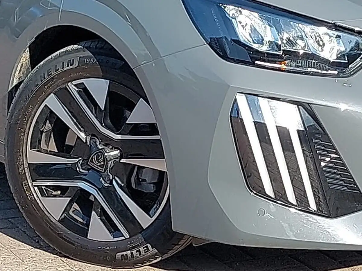 2024-peugeot-208-12-puretech-allure-big-8