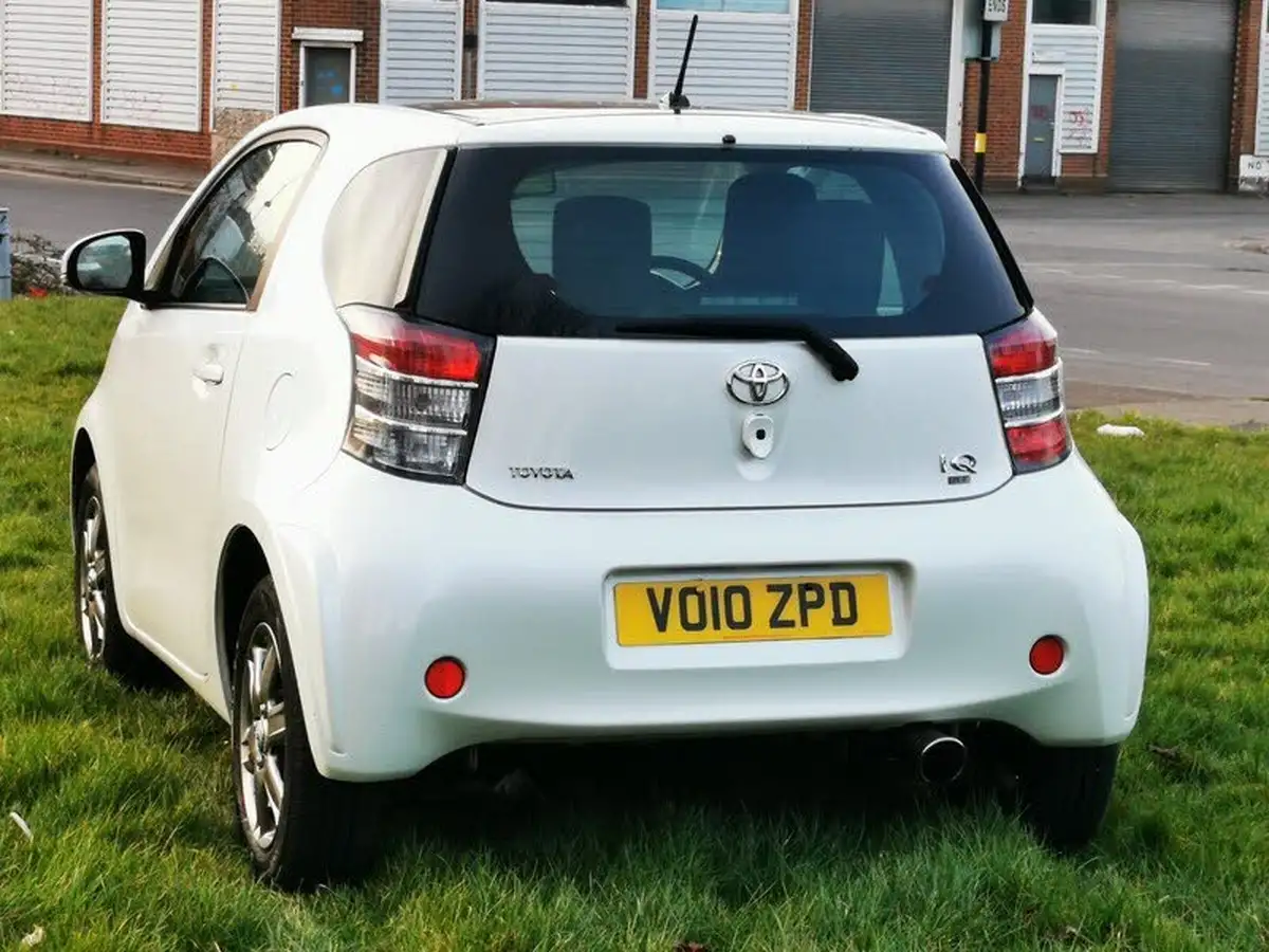 2010-toyota-iq-10-2-multidrive-big-6