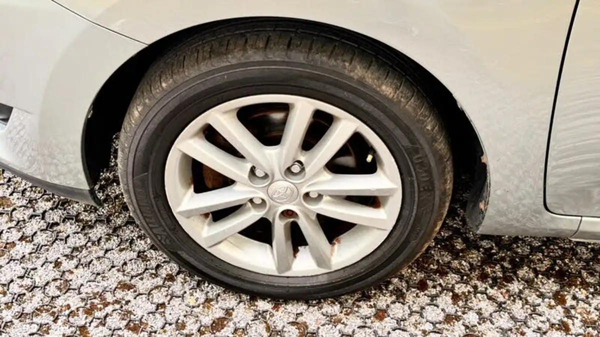 2008-toyota-auris-14-tr-5d-big-38