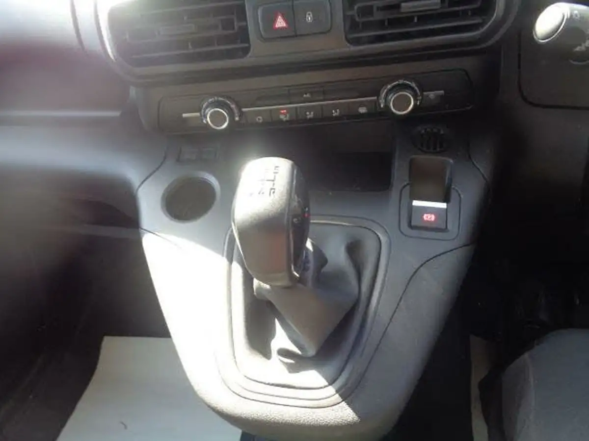 2020-peugeot-partner-15-bluehdi-950-professional-100ps-eu6dt-long-panel-big-23