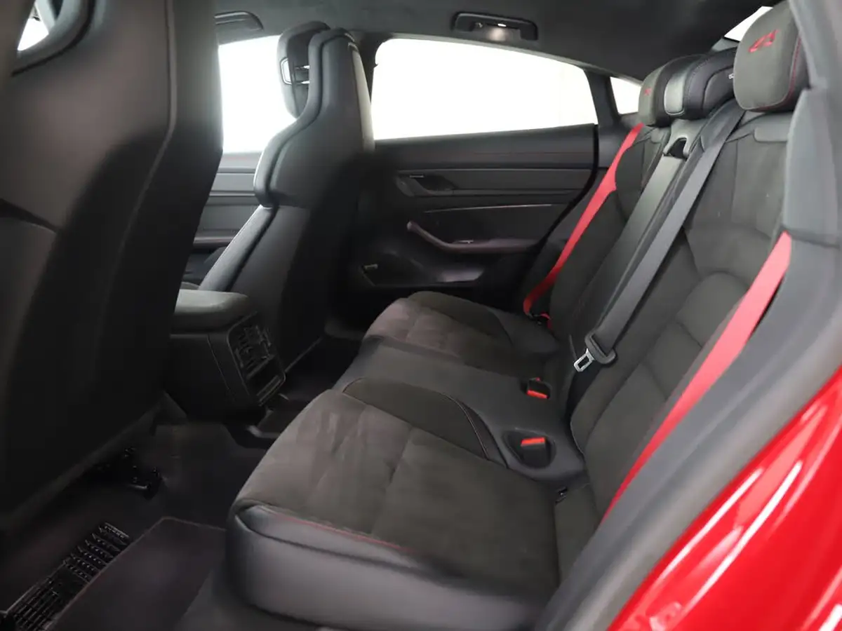 2023-porsche-taycan-e-gts-big-21