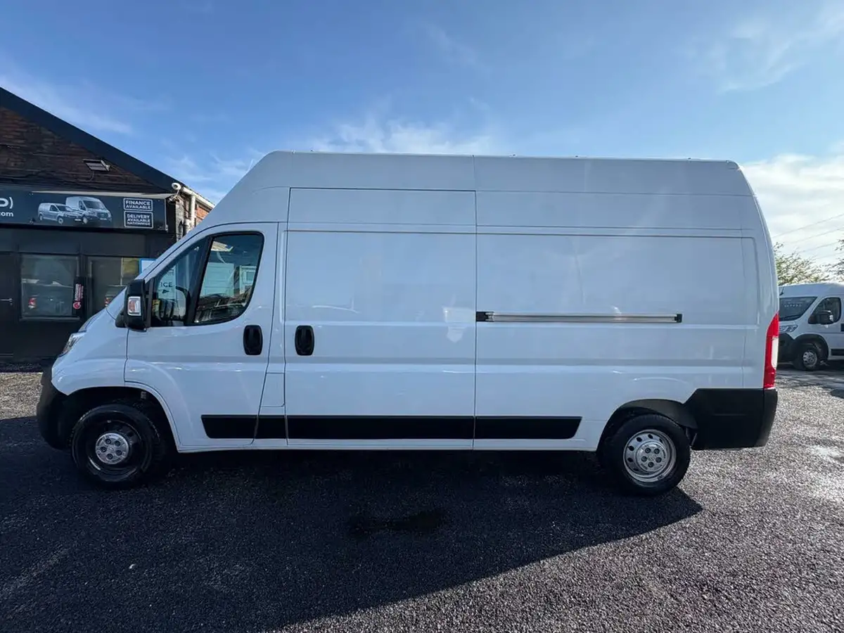 2022-citroen-relay-22bluehdi-35-l3h3-enterprise-big-13