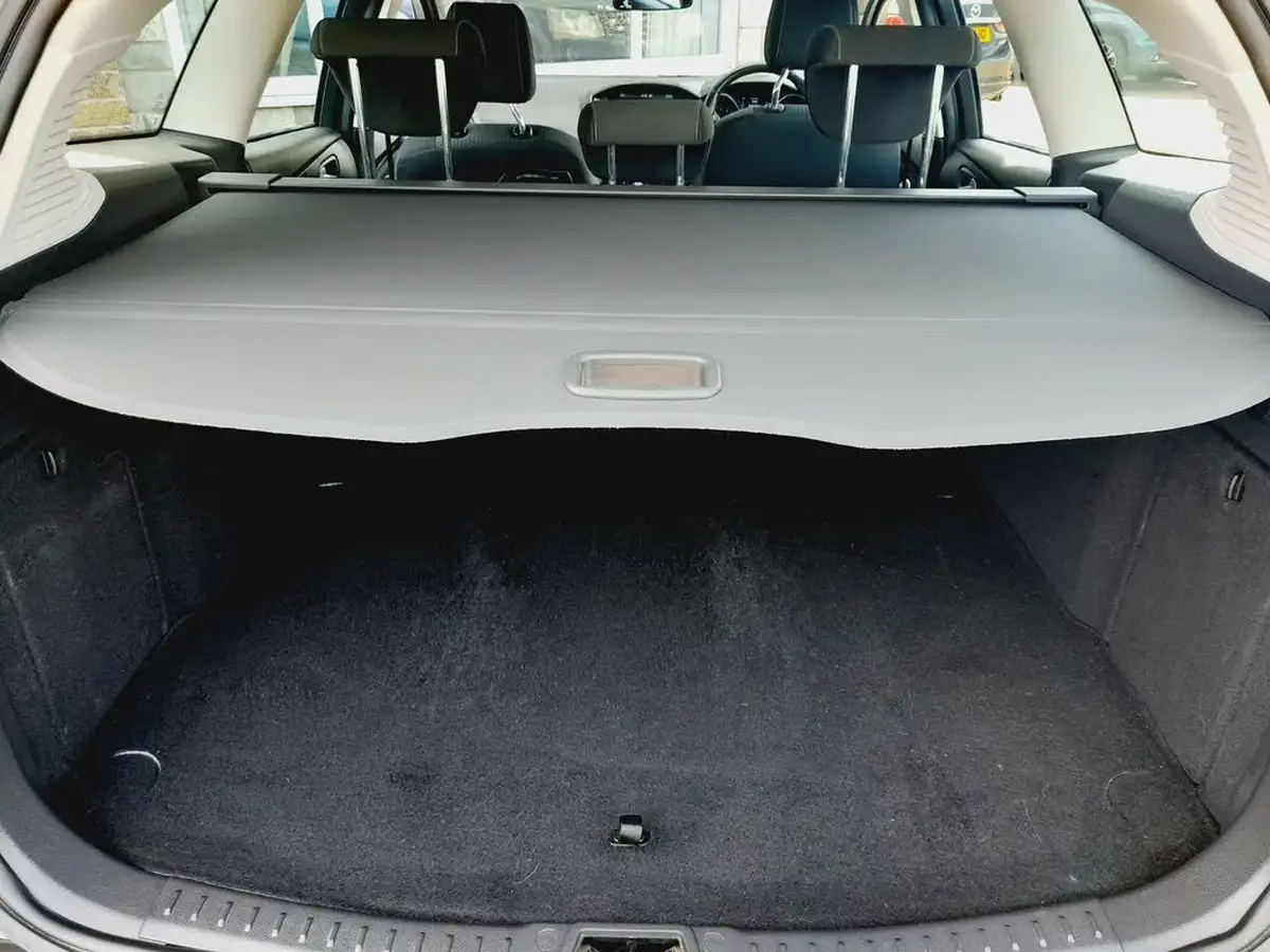 2015-ford-focus-16-zetec-estate-big-13