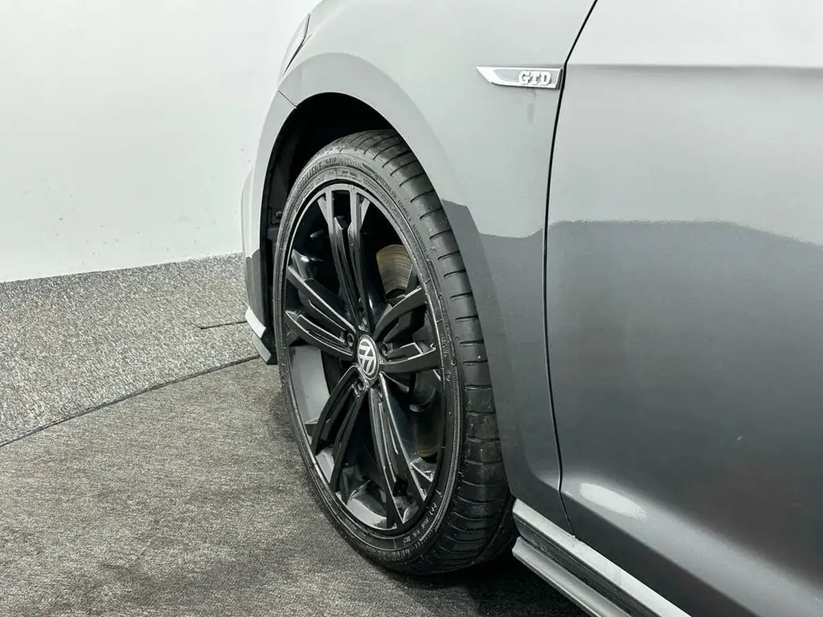 2018-volkswagen-golf-20tdi-gtd-hatchback-5d-big-50