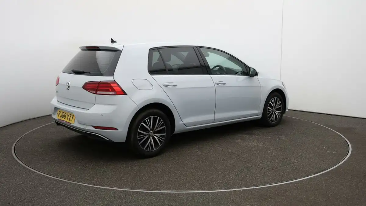 2018-volkswagen-golf-10-tsi-se-115ps-hatchback-5d-big-45