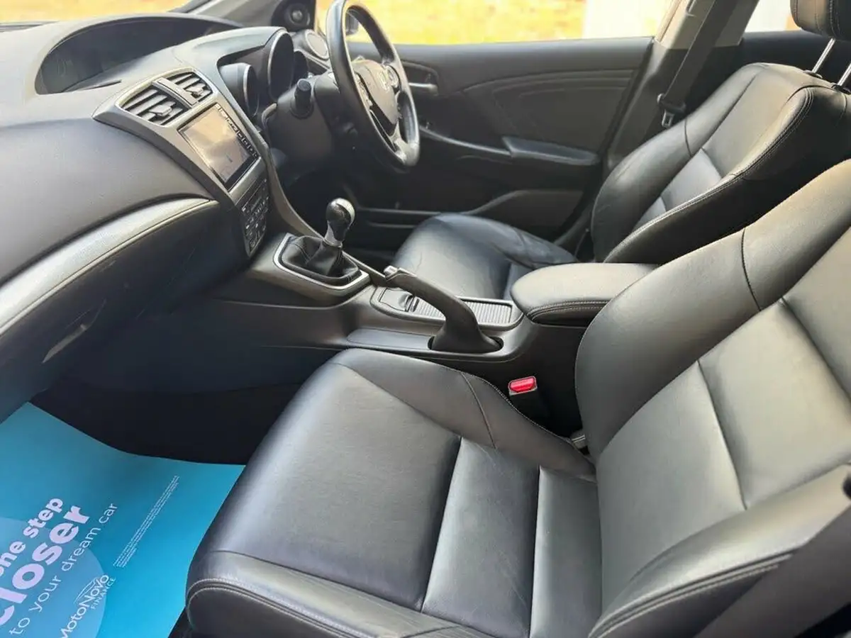 2015-honda-civic-16-i-dtec-sr-honda-connect-with-navi-tourer-big-21
