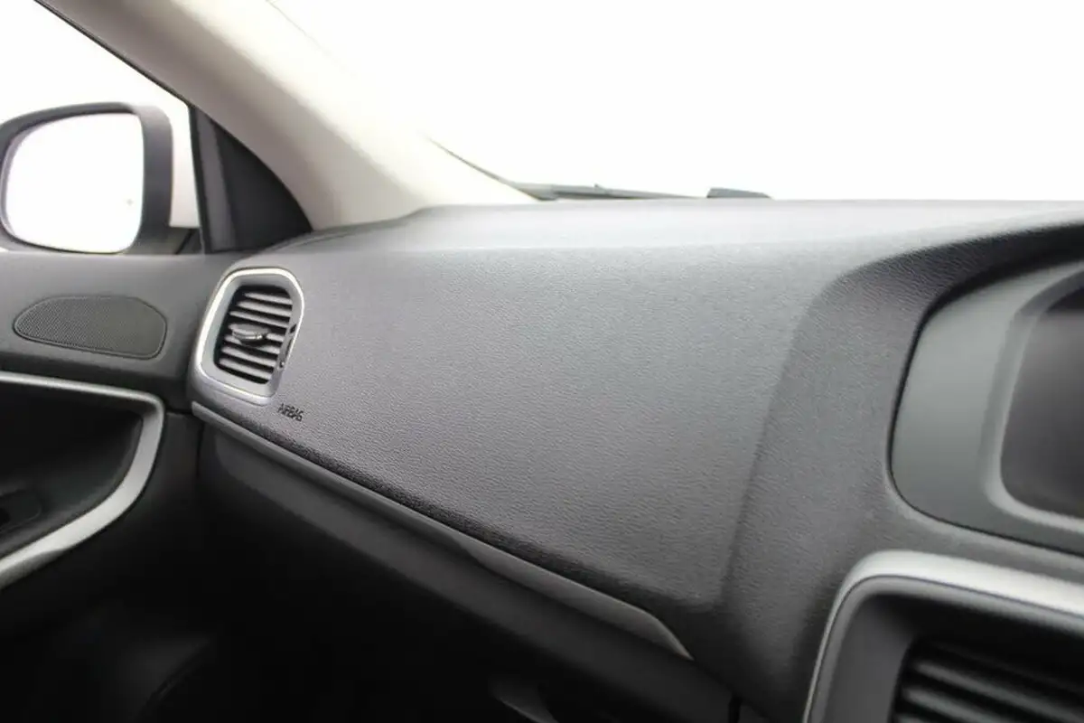 2013-volvo-v40-16-t2-es-big-32