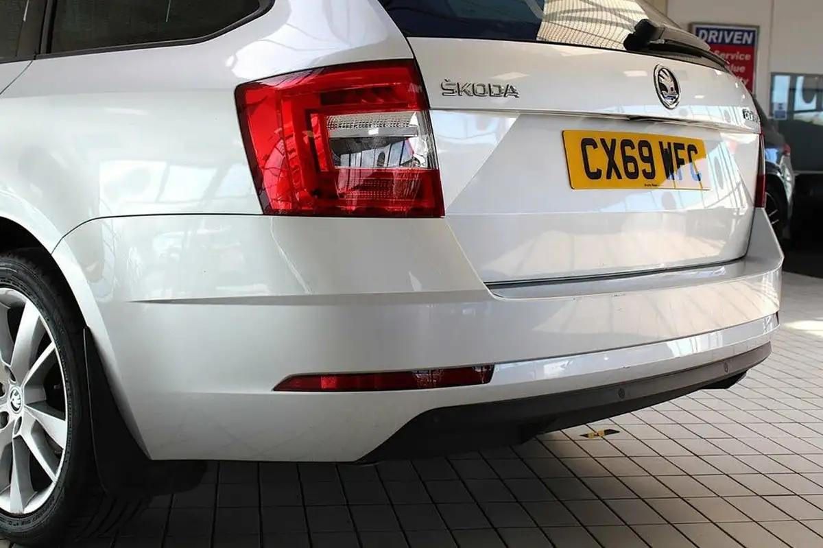 2019-skoda-octavia-20tdi-se-l-estate-big-12