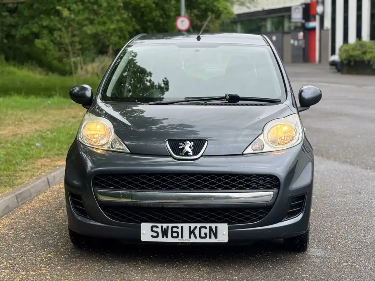 2012-peugeot-107-10-urban-5d-big-1