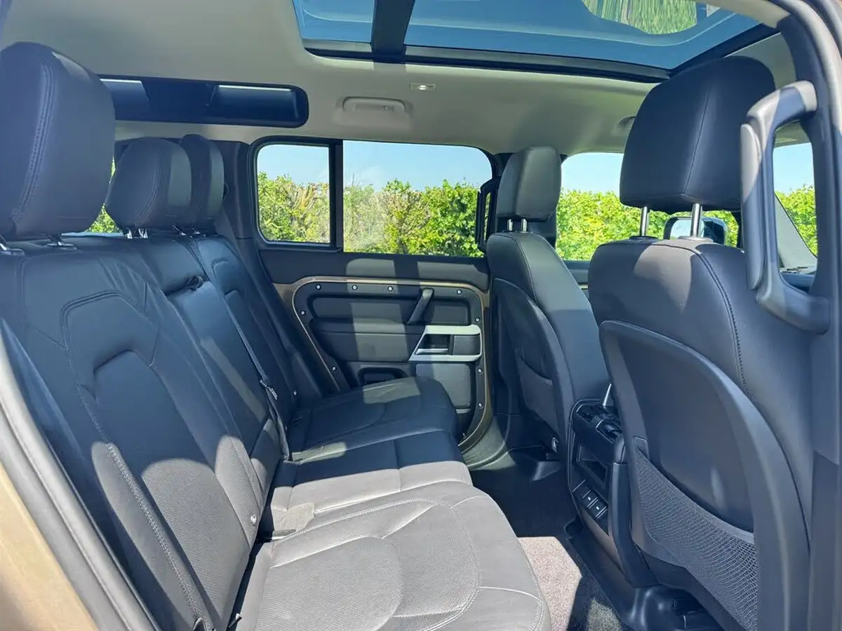 2023-land-rover-110-defender-30-d250-xs-edition-big-16