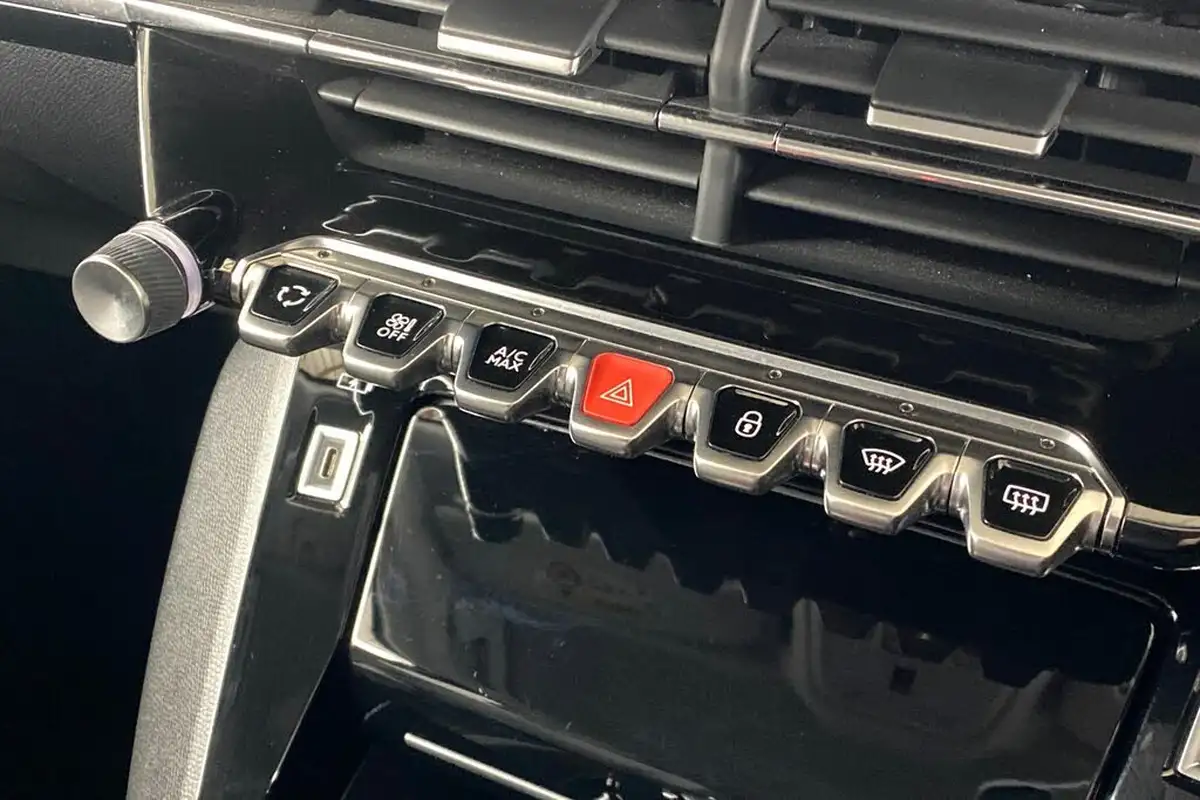 2021-peugeot-2008-suv-12-puretech-allure-130bhp-eat8-big-26