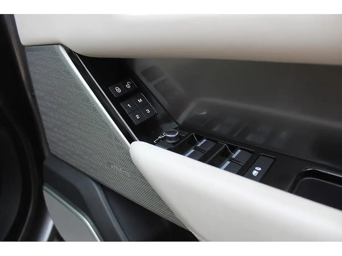 2019-land-rover-range-rover-velar-20-d240-hse-big-28