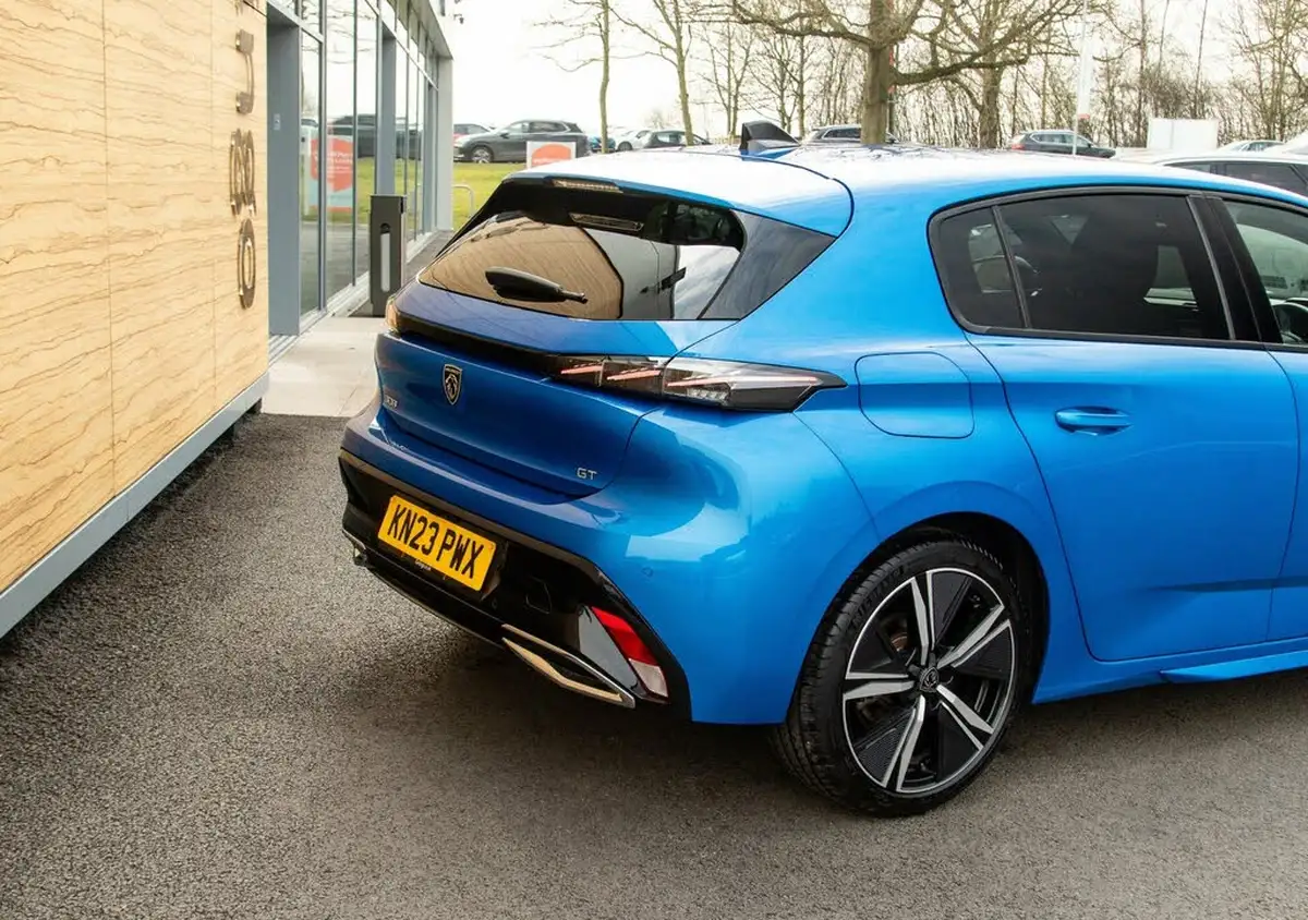 2023-peugeot-308-15-bluehdi-gt-130ps-big-9