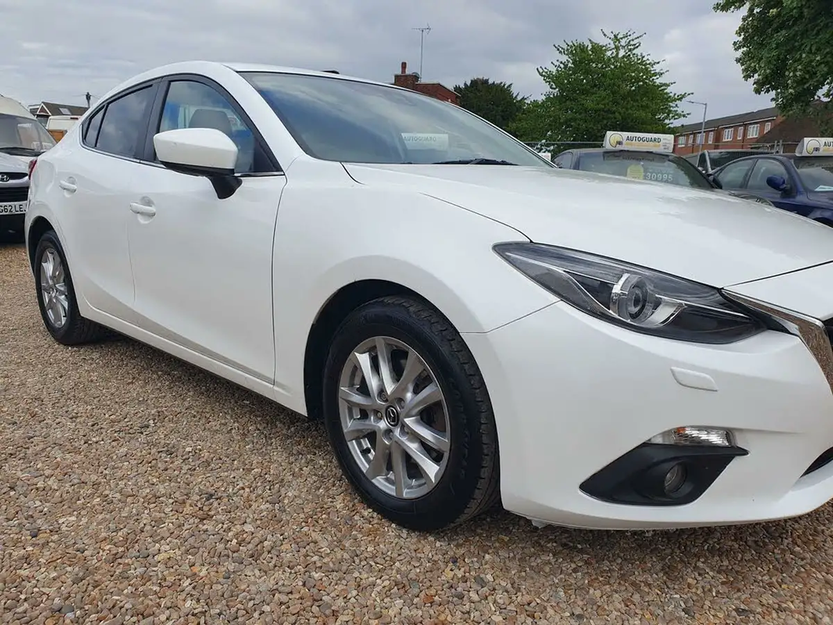 2015-mazda-mazda3-20-se-l-fastback-4d-big-15