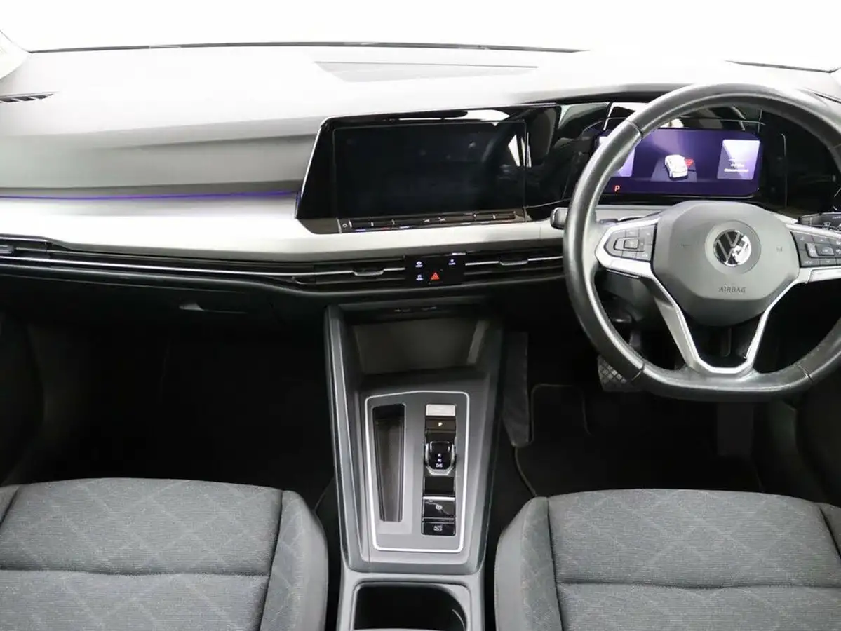 2021-volkswagen-golf-10-etsi-life-hatchback-big-14