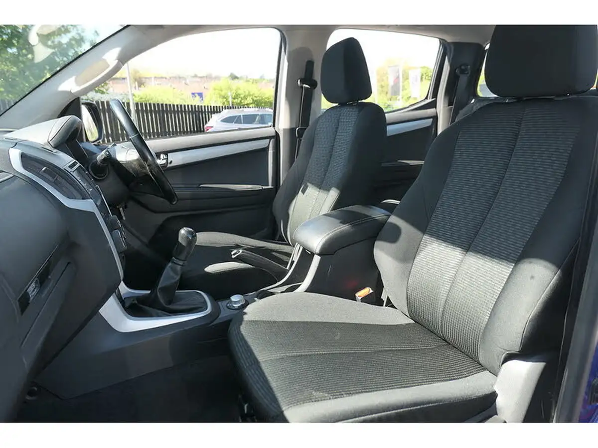 2019-isuzu-d-max-19td-yukon-double-pick-up-big-14