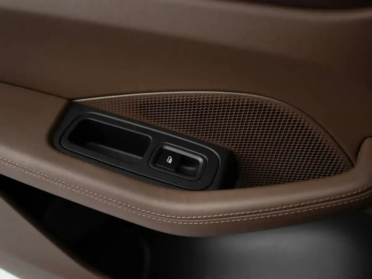 2024-porsche-macan-e-turbo-electric-big-23