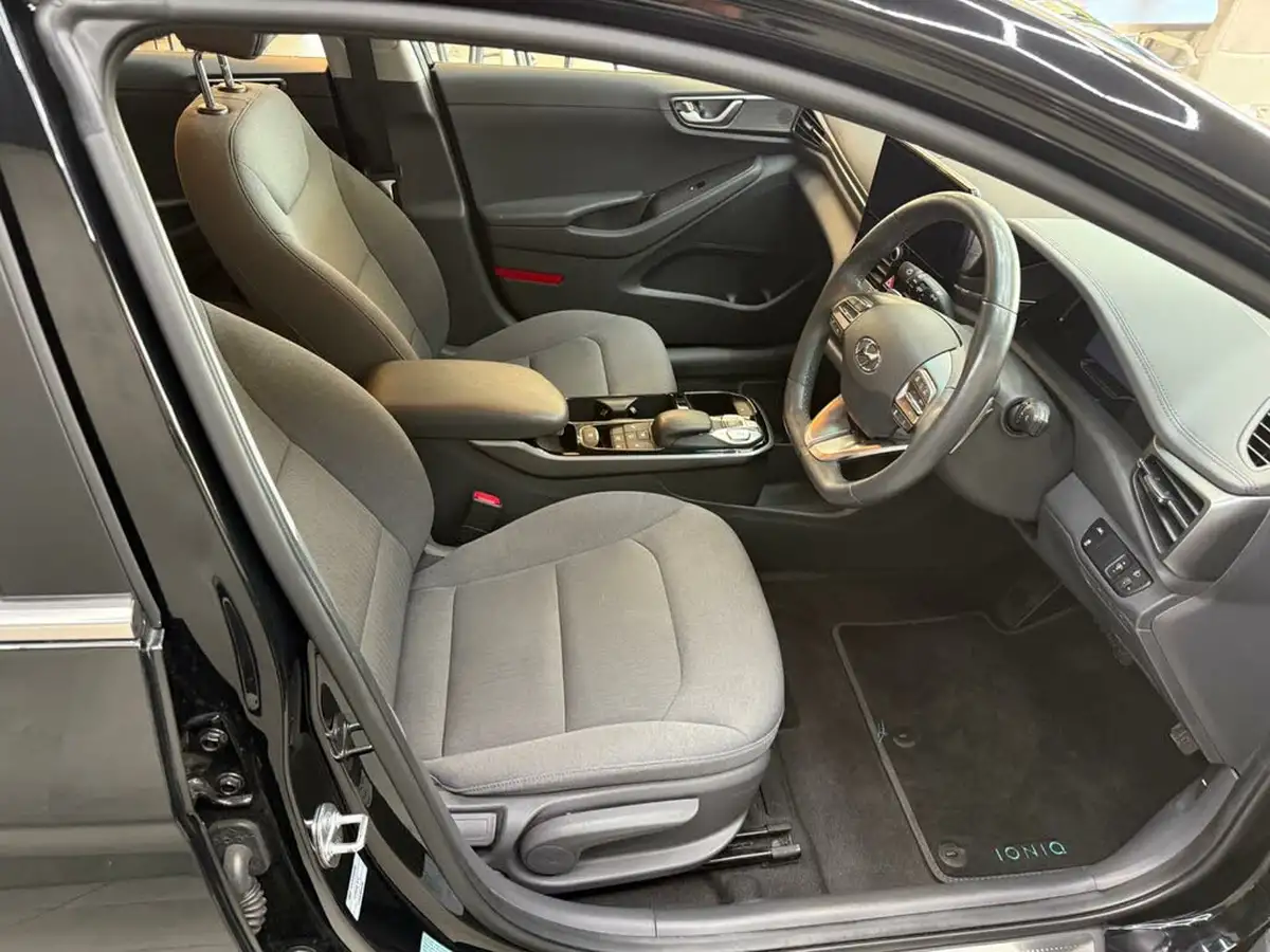 2022-hyundai-ioniq-e-premium-electric-big-13