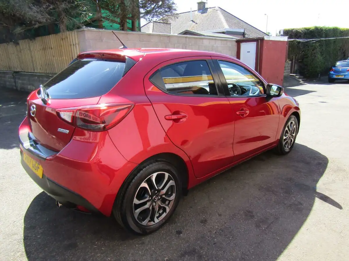 2017-mazda-mazda2-15-sport-nav-90ps-big-2