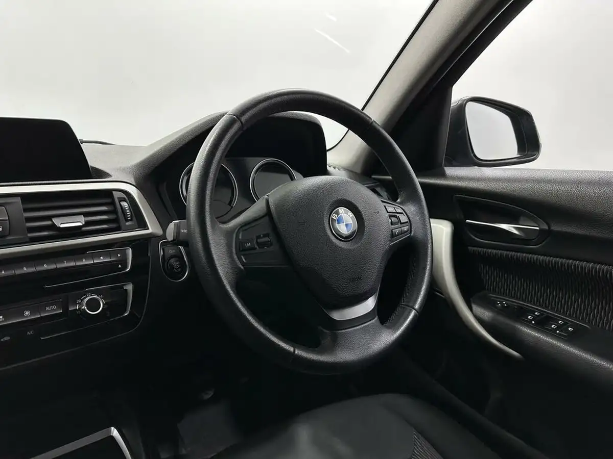 2018-bmw-1-series-20td-118d-se-5d-big-9