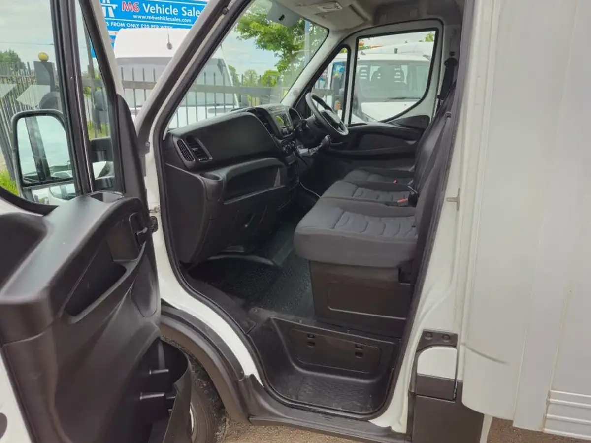 2021-iveco-daily-s-class-23td-35s14h-3000-big-11