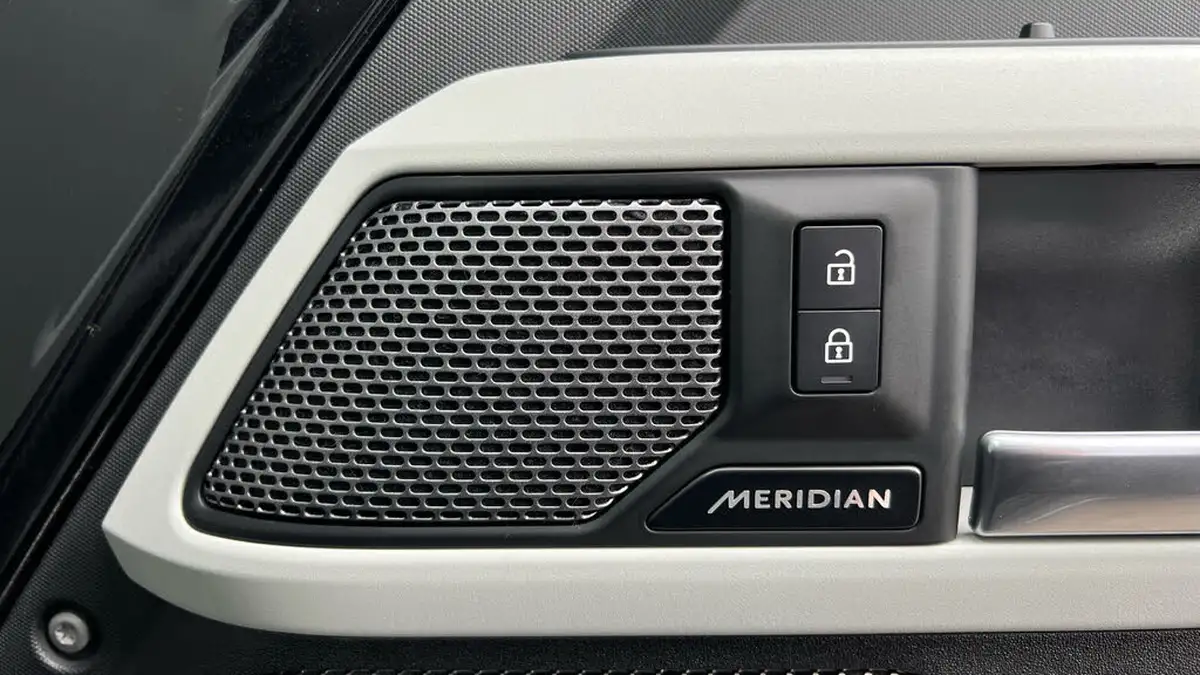 2023-land-rover-110-defender-30-d300-x-dynamic-hse-big-24