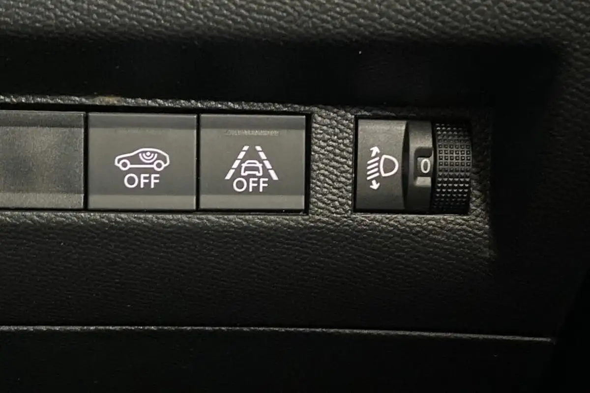 2022-peugeot-2008-suv-12-puretech-allure-premium-130bhp-big-34