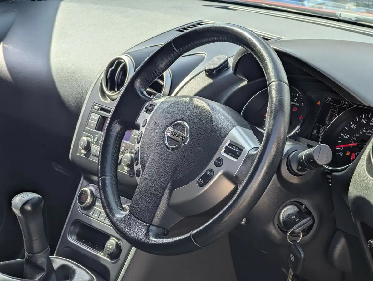 2013-nissan-qashqai-16-acenta-big-10