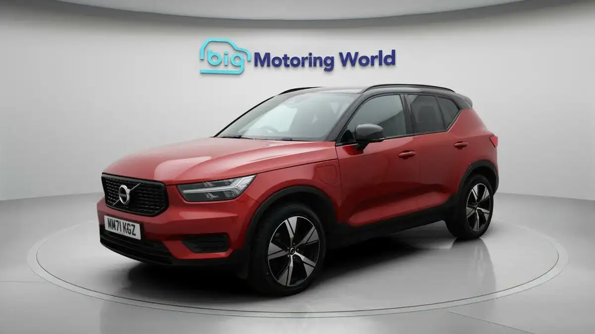 2022-volvo-xc40-15-t4-r-design-big-3