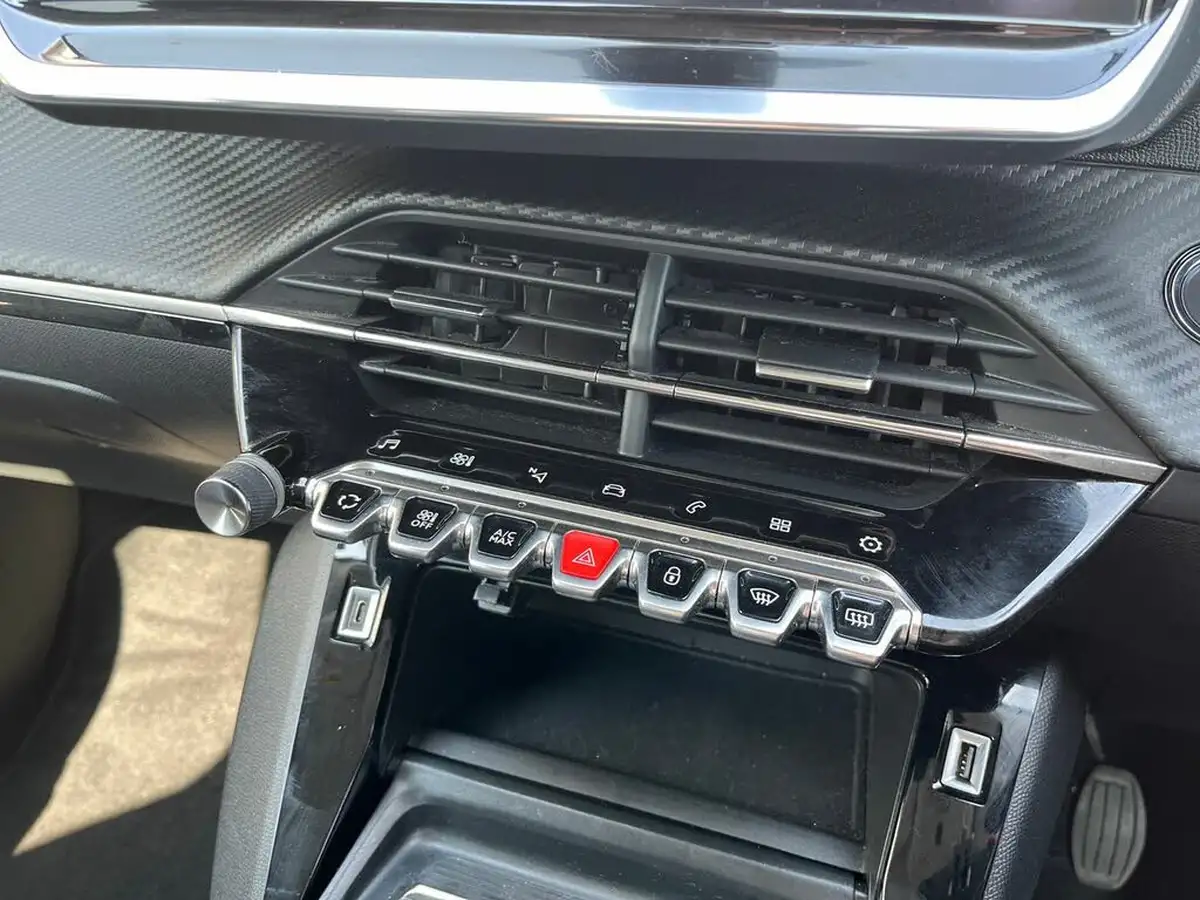 2020-peugeot-2008-suv-12-puretech-allure-premium-100bhp-big-28